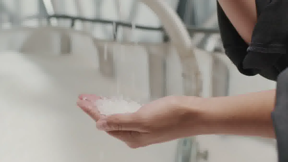Slidstyrketest af Pre-PUR&reg; polyurethan-slange &mdash; videoframe fra DIN ISO 4649 demonstration