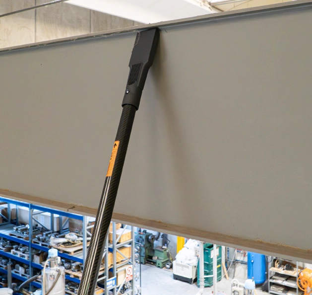CleanUp flademundstykke reng&oslash;r v&aelig;g-loft-overgang i produktion &ndash; systemet n&aring;r fra gulvniveau